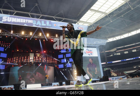 Gli adorabili Rogues si esibiscono durante il Summertime Ball della capitale FM, al Wembley Stadium nel nord di Londra. PREMERE ASSOCIAZIONE foto. Data immagine: Domenica 9 giugno 2013. Il credito fotografico dovrebbe essere: Filo Yui Mok/PA Foto Stock