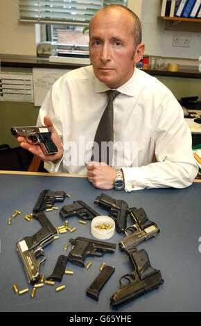 DI Pietro a Sud - Pistola sequestro Foto Stock