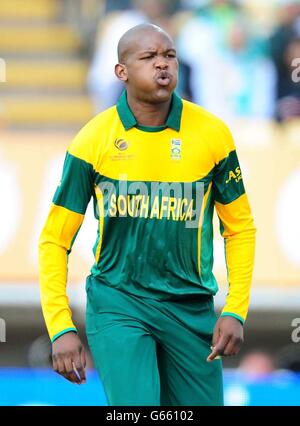 Lonwabo Tsotsobe del Sud Africa durante la partita del Trofeo ICC Champions a Edgbaston, Birmingham. Foto Stock