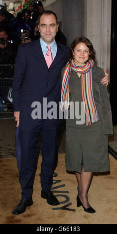 Premi Nesbitt South Bank. James Nesbitt e sua moglie Sonia arrivano per il South Bank Show Awards al Savoy Hotel. Foto Stock