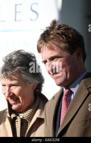 Corse ippiche - 2013 Craven Meeting - giorno due - Newmarket Racecourse. Ralph Beckett, allenatore Foto Stock