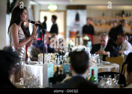 Horse Racing - Non sul nostro orologio Raceday - Sandown Park Racecourse Foto Stock