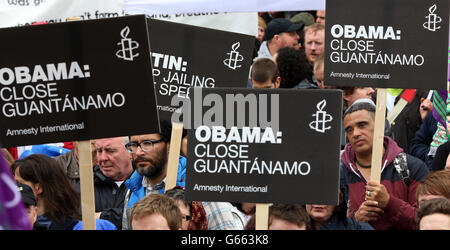 Manifestanti anti anti anti anti G8 durante un rally che si svolge nel centro di Belfast, in vista del vertice dei leader mondiali del G8. Foto Stock