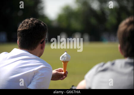 Cricket - LV= County Championship - Division One - Giorno 3 - Surrey v Warwickshire - Il campo sportivo Foto Stock