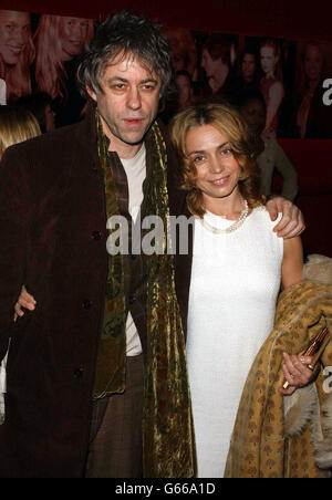 Sir Bob Geldof e il suo partner Jeanne Marine arrivano per la proiezione speciale di gala delle Banger Sisters al Warner West End di Londra. Foto Stock