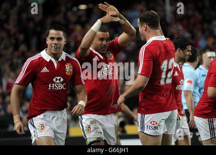 Rugby Union - Tour dei Lions britannici e irlandesi nel 2013 - NSW Waratahs / Lions britannici e irlandesi - Allianz Stadium. Simon Zebo, un leone britannico e irlandese, si appella per una prova all'inizio del gioco Foto Stock