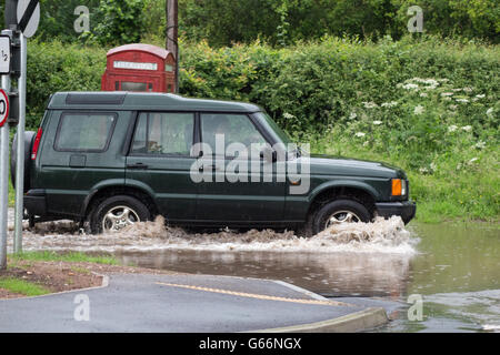 Allagamenti sulla giunzione di Coventry Road e Gate Lane in Nether Whitacre Warwickshire. Foto Stock