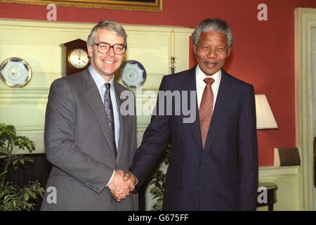 Politica - PM John Major e ANC vice presidente Nelson Mandela - Downing Street, Londra Foto Stock