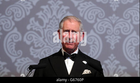 Il Principe del Galles ha tenuto un discorso durante una cena tributa in onore di Lord Sacks, Rabbino Capo delle Congregazioni ebraiche unite del Commonwealth a Grosvenor House, nel centro di Londra. Foto Stock