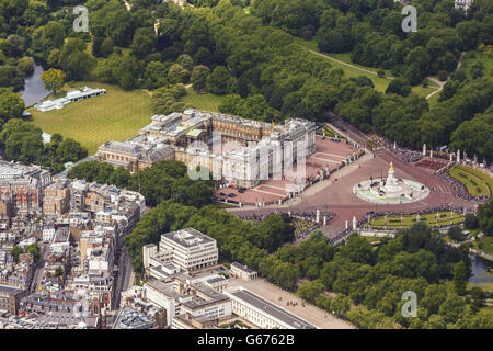 Una vista aerea di Buckingham Palace a Londra durante il Trooping of the Color. Foto Stock