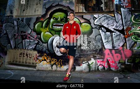 Rugby Union - Tour dei Lions britannici e irlandesi nel 2013 - Fotocall del Nord dei Lions britannici e irlandesi. George North dei Lions britannici e irlandesi si pone per una foto accanto a Street Art Graffiti a Melbourne, Australia. Foto Stock