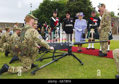 Royal visita alla caserma di Howe Foto Stock