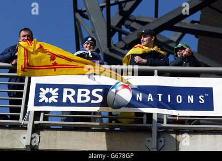 Banner RBS 6 Nations a Murrayfield. Tifosi e stadio di cabina a Murrayfield per il campionato delle Nazioni RBS 6. Foto Stock