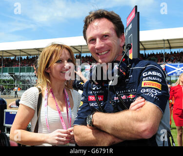 Il team principal della Red Bull Christian Horner e Geri Halliwell in griglia davanti al Gran Premio di Santander 2013 al circuito di Silverstone, Towcester. Foto Stock