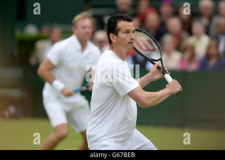 Richard Krajicek di Netherland durante il suo doppio incontro con Mark Petchey della Gran Bretagna contro Justin Gimelstob degli Stati Uniti e Todd Martin degli Stati Uniti. Foto Stock