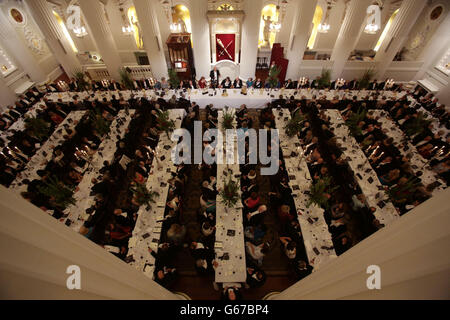 Una visione generale dei discorsi durante il Lord Mayor della City of London cena ai giudici di sua Maestà, alla Mansion House di Londra. Foto Stock