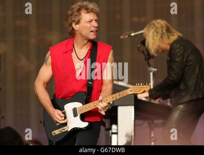 Bon Jovi che si esibisce al Barclaycard presenta il British Summer Time Hyde Park nel centro di Londra. Foto Stock