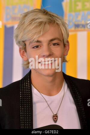 SOLO PER USO EDITORIALE Ross Lynch partecipa alla proiezione britannica a Southbank, Londra, del Disney Channel Original Movie, Teen Beach Movie, che viene presentato in anteprima sul Disney Channel UK il 19 luglio alle 18.00. Foto Stock