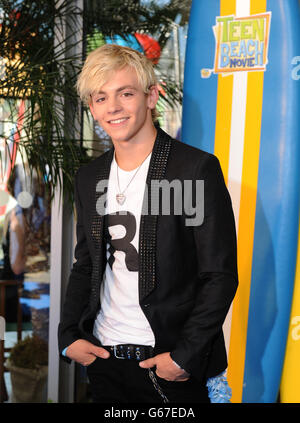 SOLO PER USO EDITORIALE Ross Lynch partecipa alla proiezione britannica a Southbank, Londra, del Disney Channel Original Movie, Teen Beach Movie, che viene presentato in anteprima sul Disney Channel UK il 19 luglio alle 18.00. Foto Stock