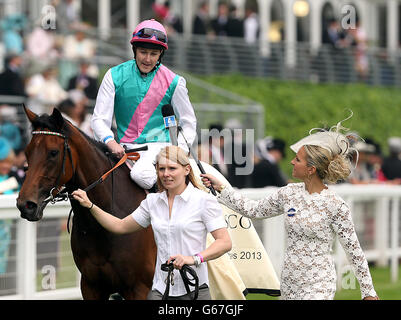 Corse di cavalli - Il Royal Ascot incontro 2013 - Giorno 3 - Ascot Racecourse Foto Stock