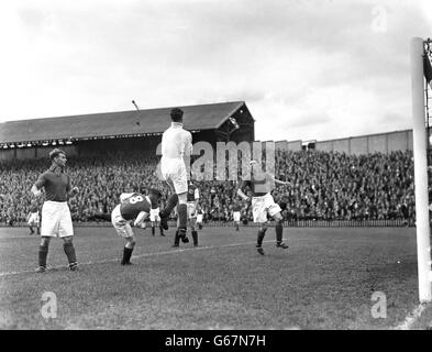 Calcio - Campionato di Guerra del Sud - Millwall v Nottingham Forest - Den Foto Stock