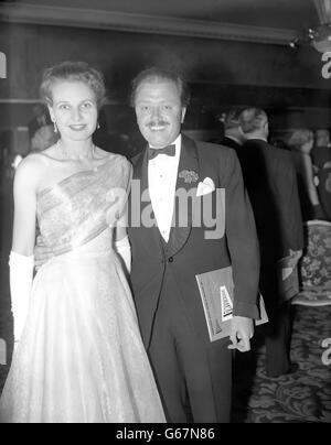 Richard Attenborough e Sheila Sim - Premiere di "il principe e la Showgirl' - Warner Theatre, Londra Foto Stock