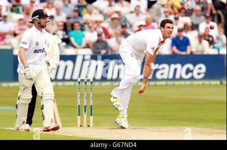 Cricket - International Tour Match - Essex / Inghilterra - giorno due - County Ground. Il bowling inglese Stephen Finn durante il secondo giorno della partita di warm up internazionale al County Ground di Chelmsford. Foto Stock