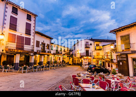 Sta. Maria de Guadalupe square. Guadalupe, Cáceres, Estremadura, Spagna, Europa Foto Stock