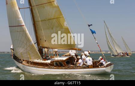 Vela - settimana classica - Cowes. Cetewayo si dirige verso l'alto durante le corse alla regata della Panerai British Classic Week sul Solent. Foto Stock