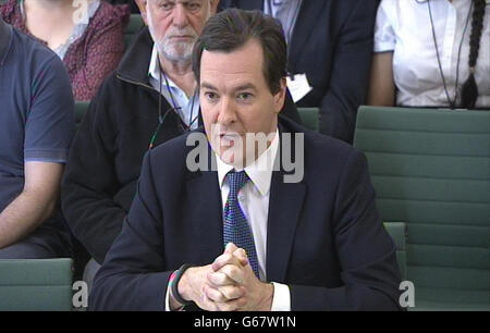 Il Cancelliere dello scacchiere George Osborne risponde alle domande del Treasury Select Committee della Camera dei Comuni, Londra, sul ciclo di spesa 2013. Foto Stock