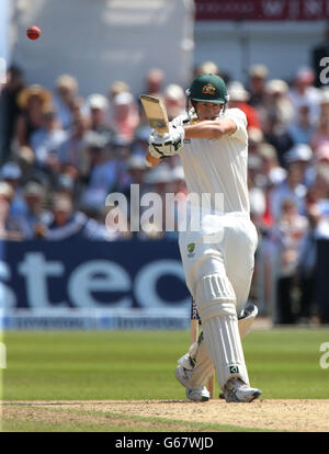 Australia battitore Ashton Agar è fuori per 98 colpire fuori dall'Inghilterra Bowler Stuart Broad catturato da Graeme Swann, durante il giorno due del primo Investec Ashes Test match a Trent Bridge, Nottingham. Foto Stock