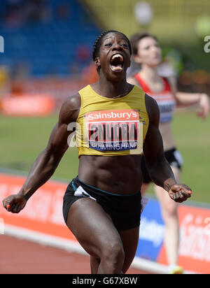 Anyika Onuora celebra la sua vittoria nella gara femminile 200m durante i campionati britannici e le prove mondiali all'Alexander Stadium di Birmingham. Foto Stock
