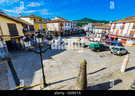 Sta. Maria de Guadalupe square. Guadalupe, Cáceres, Estremadura, Spagna, Europa Foto Stock