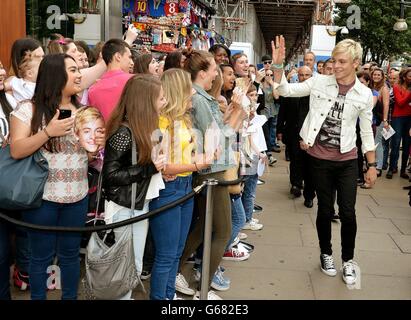 Ross Lynch incontra i fan Foto Stock