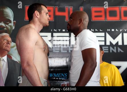 Pugilato - David Price v Tony Thompson Weigh-in - Radisson Blu Hotel. David Price e Tony Thompson durante il Weigh-in al Radisson Blu Hotel, Liverpool. Foto Stock