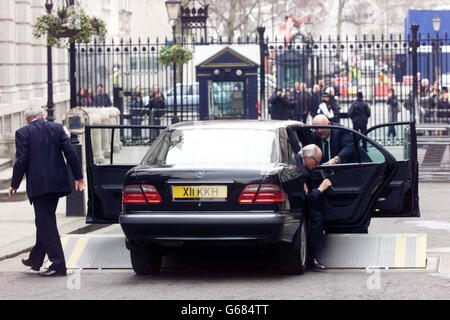 Macchina BLOCCATA IN DOWNING ST Foto Stock