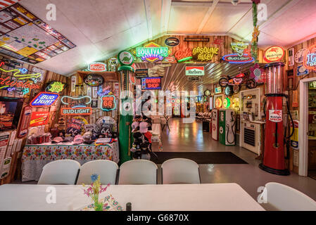 Interno del Bob Vicolo di benzina sulla storica Route 66 in Missouri Foto Stock