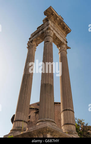 Tempio di Apollo SOSIANUS Roma Italia. Le rovine accanto al teatro di Marcello. Foto Stock