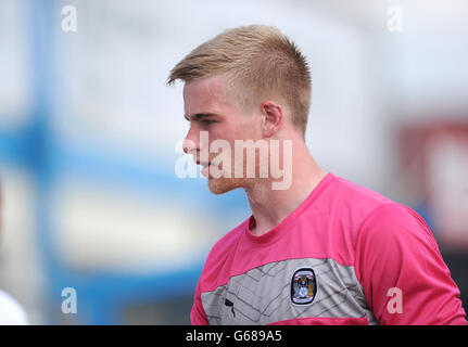 Calcio - Pre-Season friendly - Nuneaton Town / Coventry City - Triton Showers Community Arena. Il portiere della città di Coventry Lee Burge Foto Stock