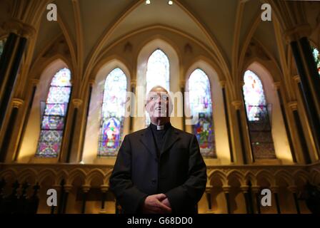 Decano della Cattedrale di San Patrizio Victor Stacey si trova all'interno della Cattedrale di Dublino durante la fotocellula dove la Cappella della Signora è stata aperta al pubblico dopo ampi lavori di restauro. Foto Stock