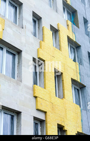 Isolamento termico della facciata di edificio con lana di roccia Foto Stock