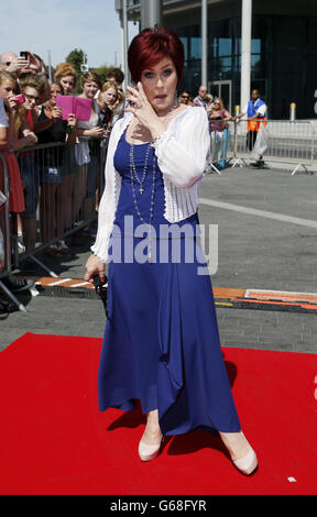 Il giudice Sharon Osbourne arriva alla Wembley Arena per le audizioni dell'X Factor, la mostra di talenti ITV1 a Londra. Foto Stock