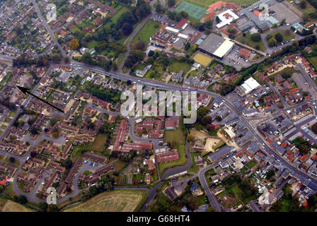 Fotografia aerea di Soham che mostra il Village College (sfondo) e la casa di Holly Wells. Foto Stock