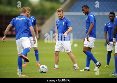 Calcio - Pre-Season friendly - Oxford United / Birmingham City - Kassam Stadium. I giocatori di Birmingham City durante il riscaldamento Foto Stock