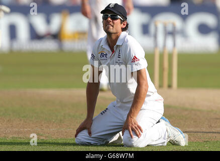 Il capitano dell'Inghilterra Alastair Cook , durante il quarto giorno della prima partita di test degli Ashes di Investec a Trent Bridge, Nottingham. Foto Stock