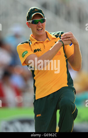 Cricket - Friends Life T20 - North Group - Notts Outlaws v Lancashire Lightning - Trent Bridge. Jake Ball, Notts Outlaws Foto Stock