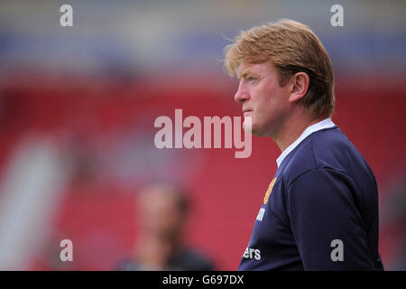 Calcio - Pre-Season friendly - Doncaster Rovers v Motherwell - Keepmoat Stadium. Stuart McCall, Motherwell primo team manager Foto Stock