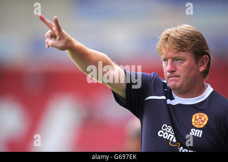 Calcio - Pre-Season friendly - Doncaster Rovers v Motherwell - Keepmoat Stadium. Stuart McCall, Motherwell primo team manager Foto Stock