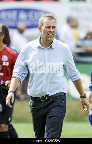 Calcio - Pre-Season friendly - Dagenham & Redbridge v Crystal Palace - Victoria Road. Wayne Burnet, Dagenham e Redbridge manager Foto Stock