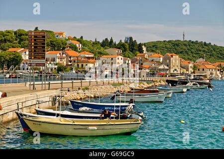 Causeway a Rogoznica isola, vicino a Spalato, Croazia. Foto Stock